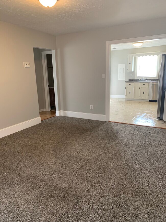 Building Photo - 714 Oak St