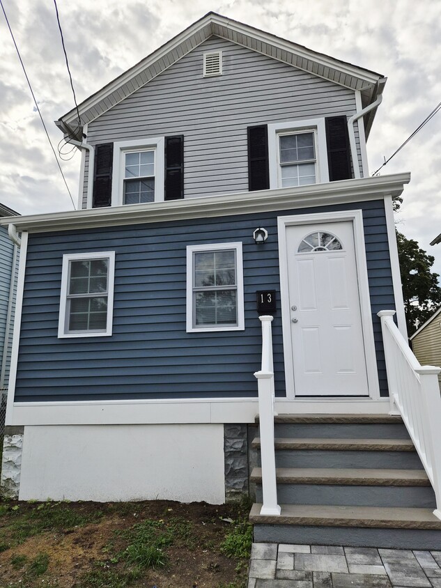 Primary Photo - 13 Warren St