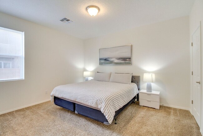 Foto del edificio - 251 San Clemente Ave NW