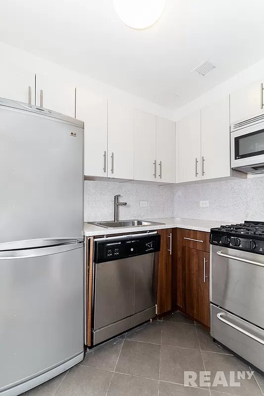 Building Photo - 30 West 18th Street