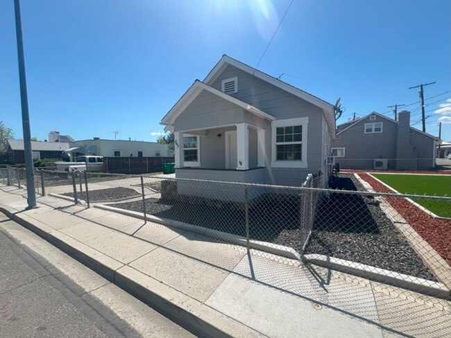 Building Photo - Quaint Central Sparks Two Bedroom