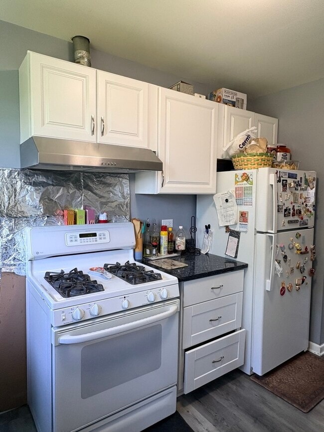 Building Photo - 1320 Foxcroft Dr