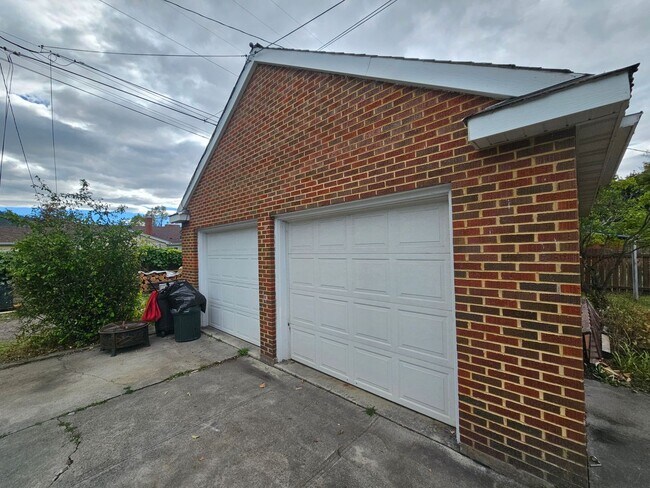 Building Photo - 303KENT