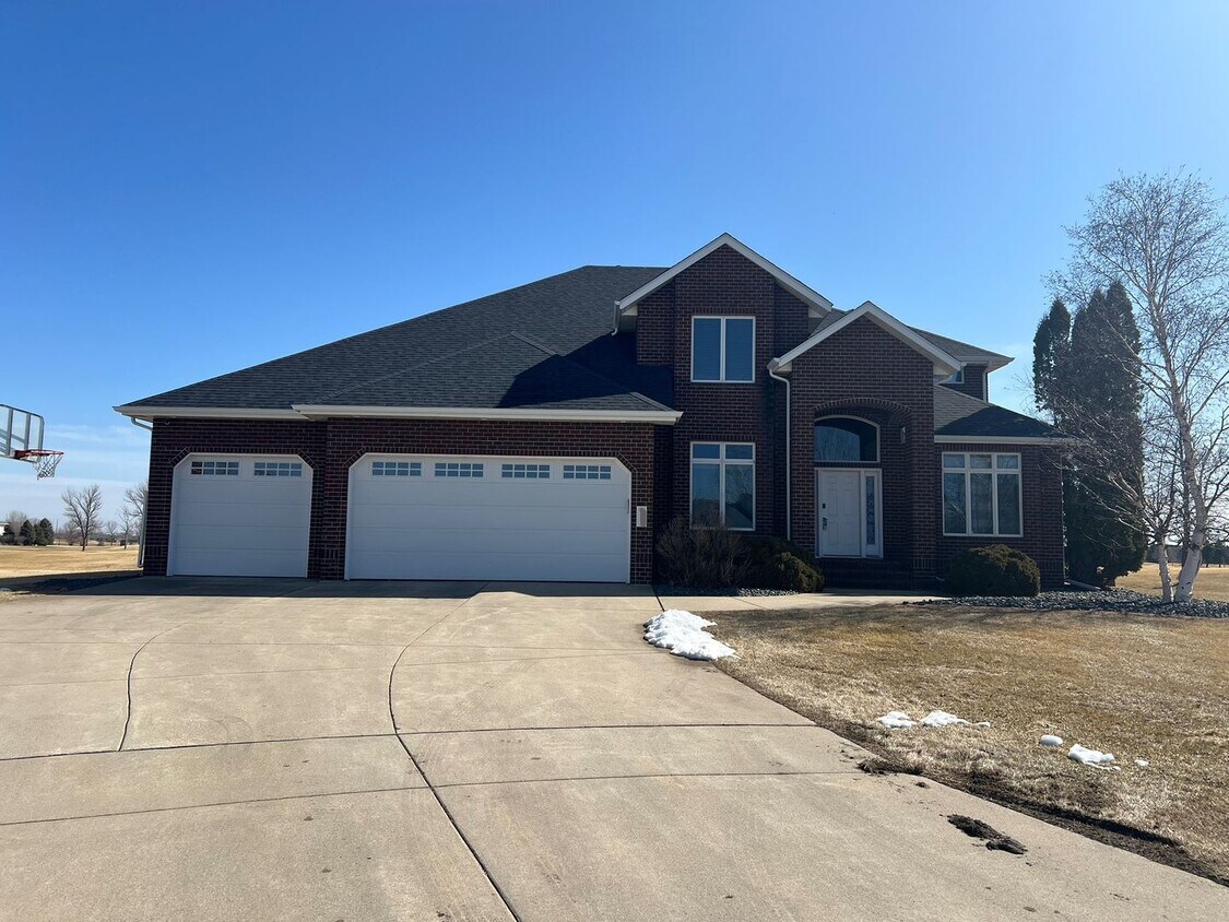 Foto principal - Single Family Home in Moorhead!