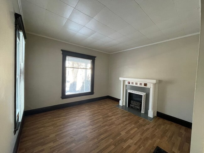 Photo - 420-422 Douglas Street Apartment