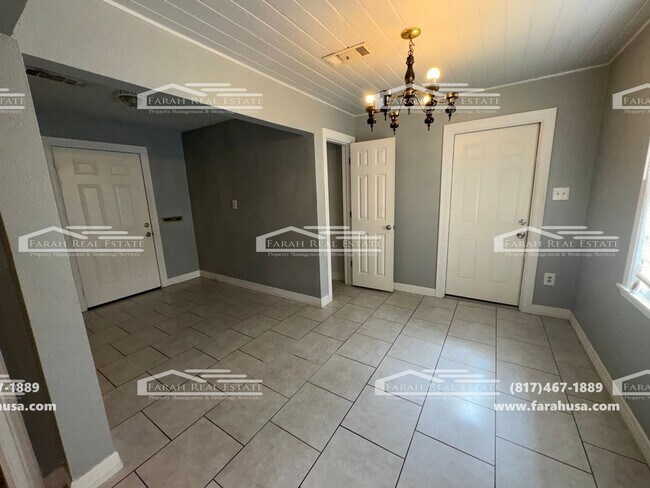 Building Photo - 3/1 Home Available in Groves, TX