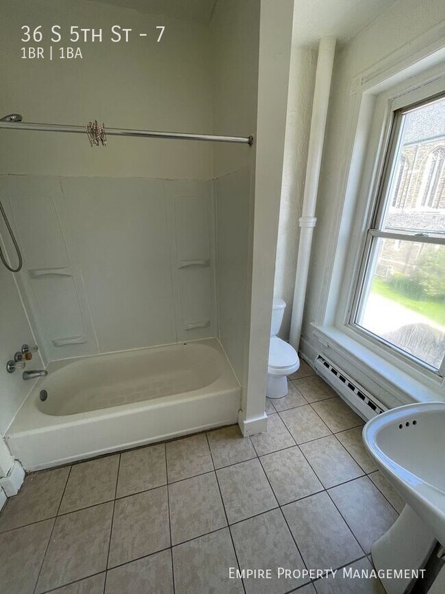 Foto del edificio - 36 S 5th St