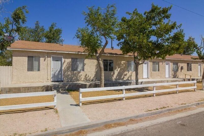 Building Photo - 2634 Desert St
