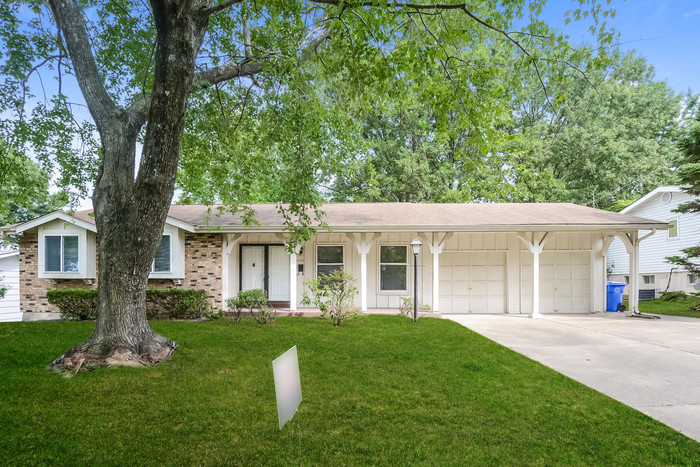Primary Photo - Gorgeous Ranch Style Home With 2 Car Garage