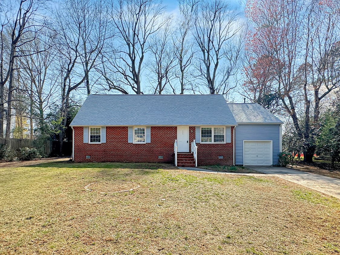 Foto principal - 106 Lexington Dr