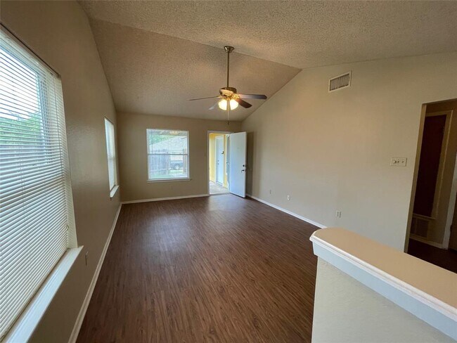 Foto del edificio - 8117 West Gate Blvd