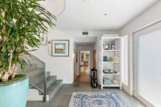 Building Photo - 1341 Palisades Beach Rd