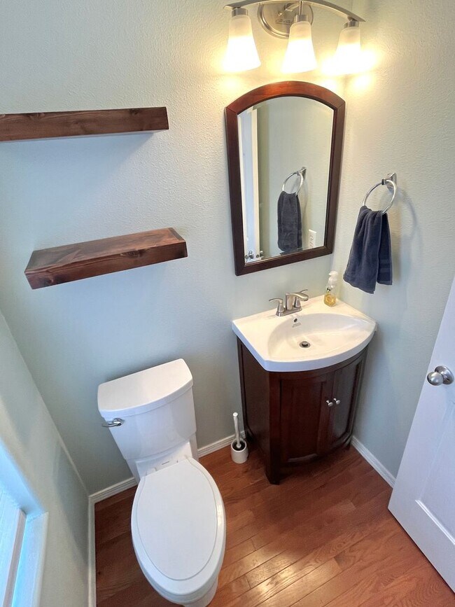 Foto del edificio - *MOVE-IN SPECIAL!*  Beaverton Home on Corner Lot with Attached Garage, Fenced Backyard, Deck