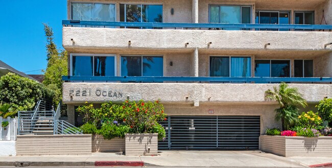 Building Photo - 2221 Ocean Ave