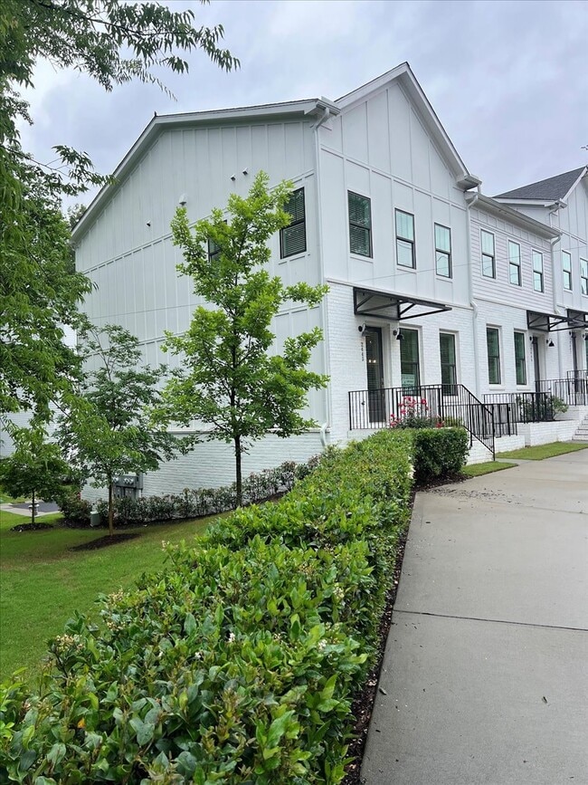Foto del edificio - 2443 Sycamore Rd NW