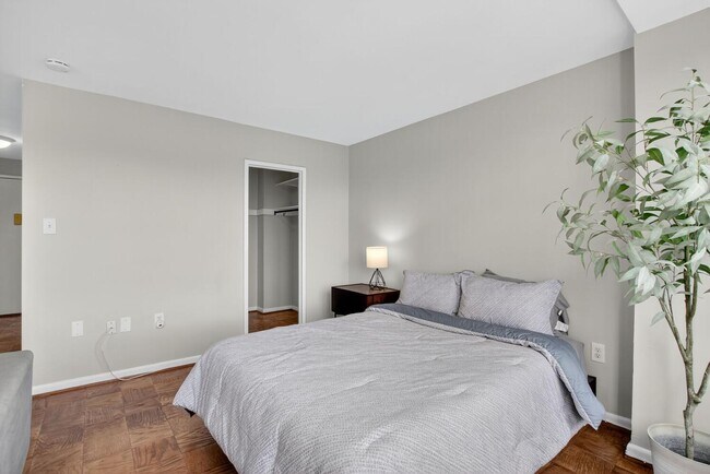 Foto del edificio - 10401 Grosvenor Pl