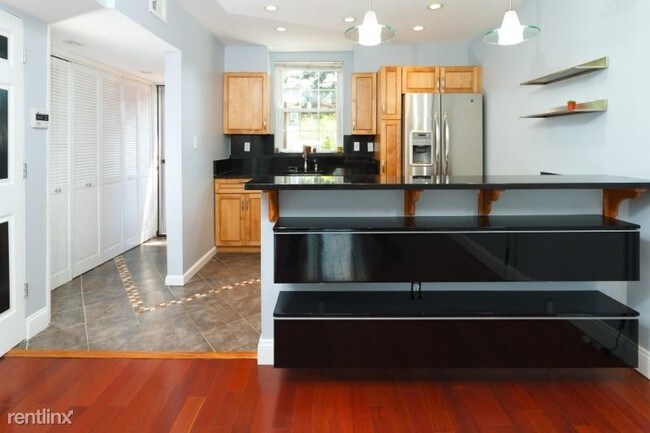 Building Photo - 3 br, 2 bath Townhome - 44 Dale Street