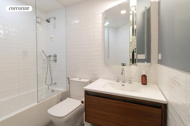 Building Photo - 101 W 81st St