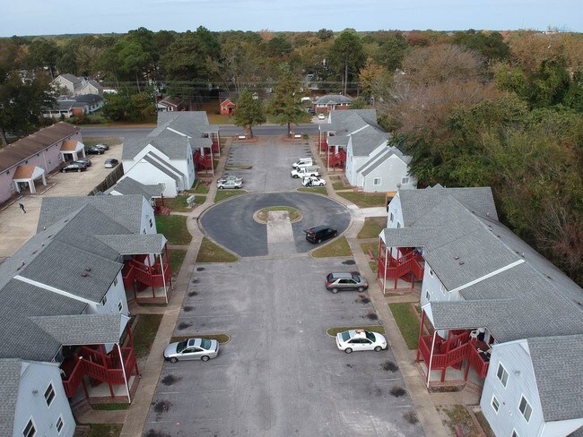 Building Photo - 2-Bedroom Apartment on Turnpike Road