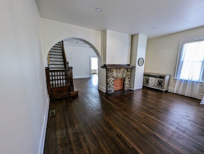 Foto del edificio - Large 4 Bedroom in Oakmont - Available May...
