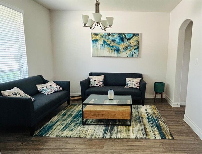 Foto del edificio - 1232 Low Branch Ln