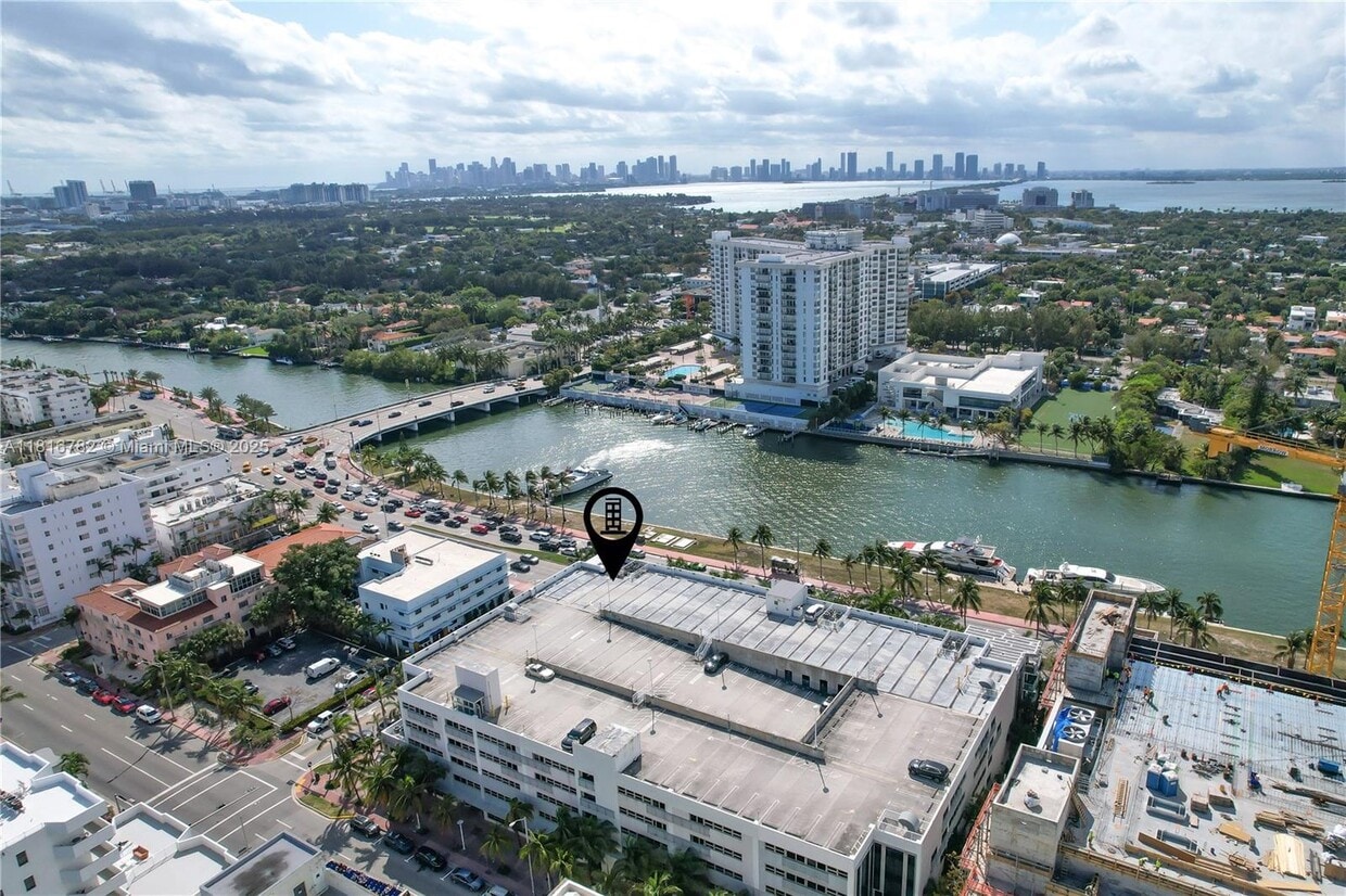 Primary Photo - 4332 Collins Ave