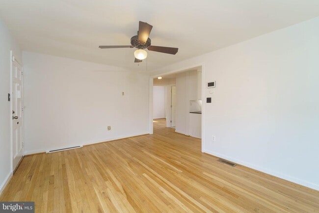 Building Photo - 4400 Garrett Park Rd