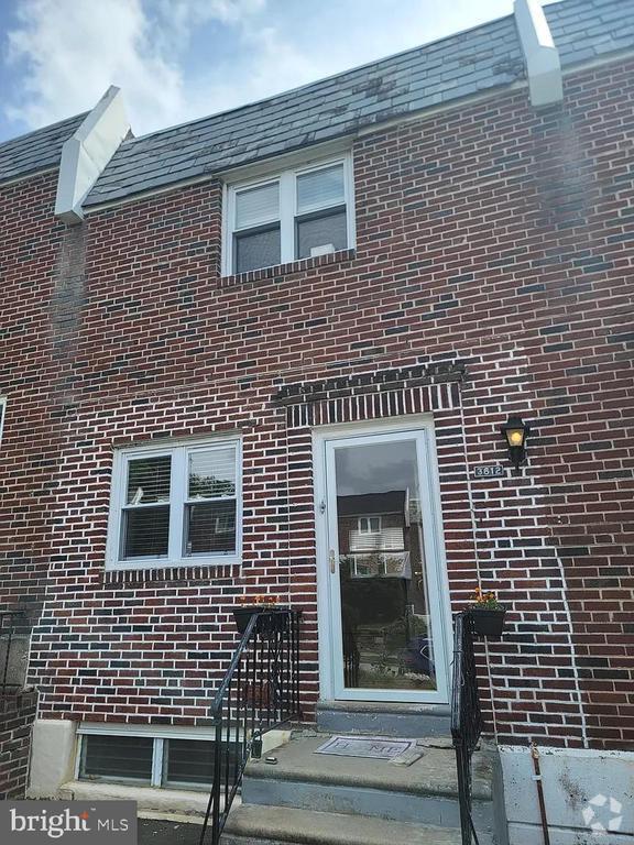 Building Photo - 3612 Winona St