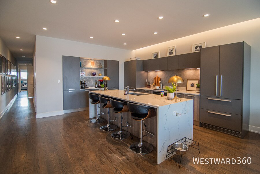 Foto principal - 880 N Milwaukee Ave