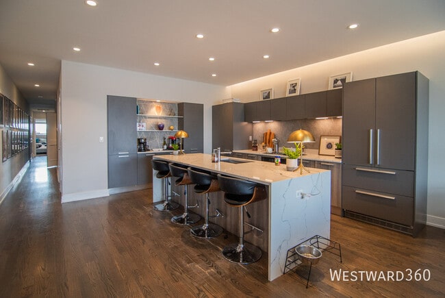 880 N Milwaukee-4S - 880 N Milwaukee-4S Apartment