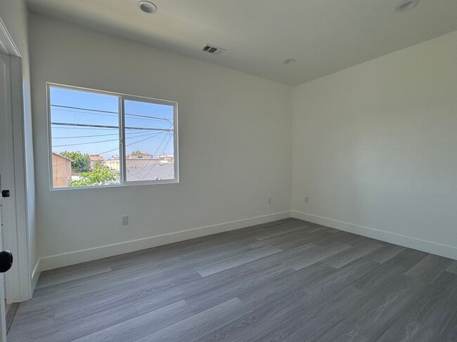 Building Photo - 7875 Glencoe Drive