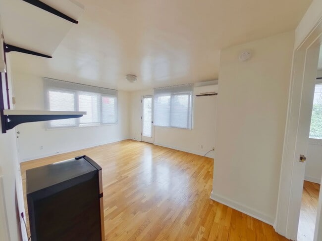 Foto del edificio - 1825 University St