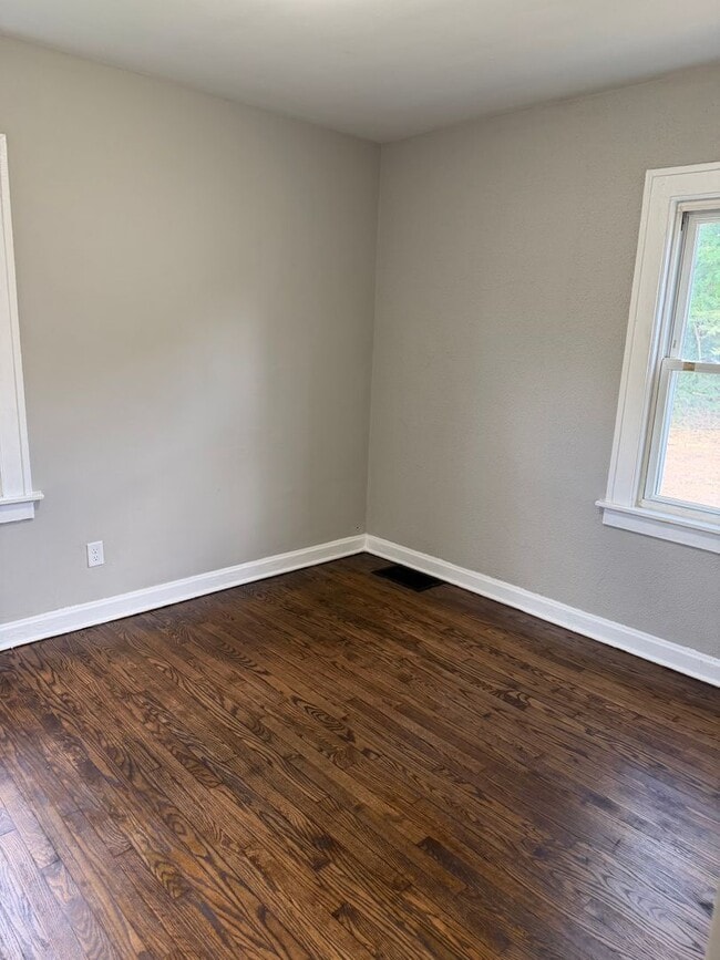 Building Photo - 3 Bedroom Home in Gary
