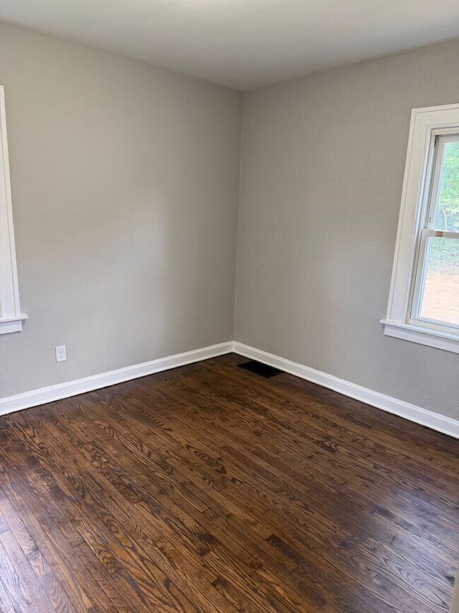 Foto del edificio - 3 Bedroom Home in Gary