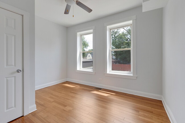 Foto del edificio - 3456 W Augusta Blvd