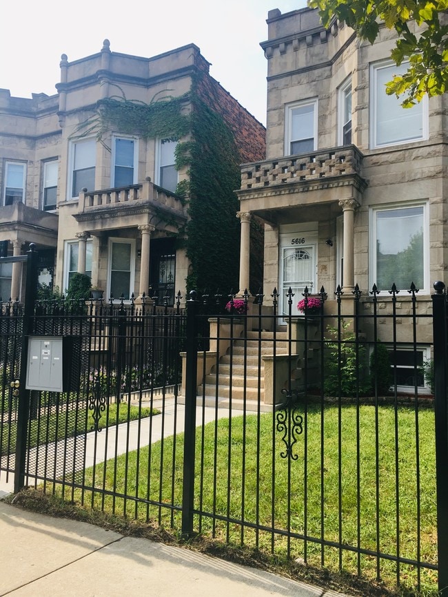 Building Photo - 5616 S Indiana Ave