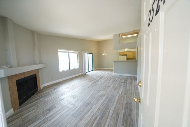Building Photo - No Showings Until 4/8/24