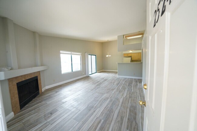 Foto del edificio - No Showings Until 4/8/24