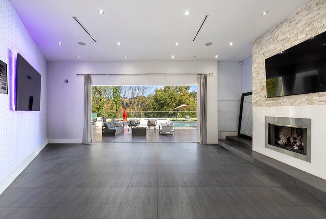 Building Photo - 2666 Hutton Dr