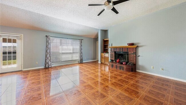 Foto del edificio - 2505 Creek Dr
