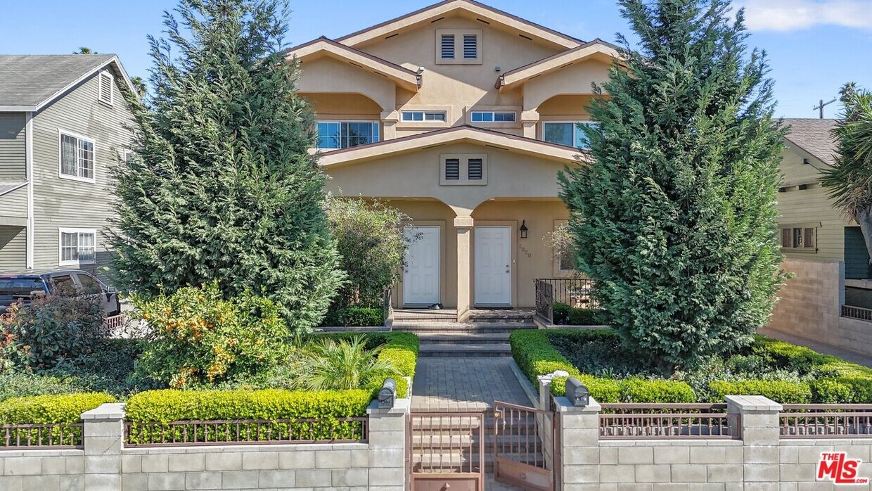 Foto principal - 2018 Hillcrest Dr