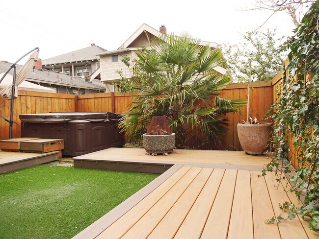 Building Photo - 2621 Marine Ave SW