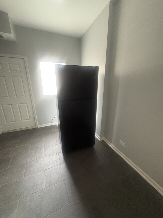 Foto del edificio - 1253 W 80th St
