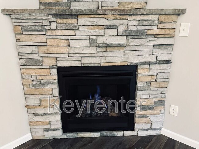 Foto del edificio - 6335 Altacrest Ln