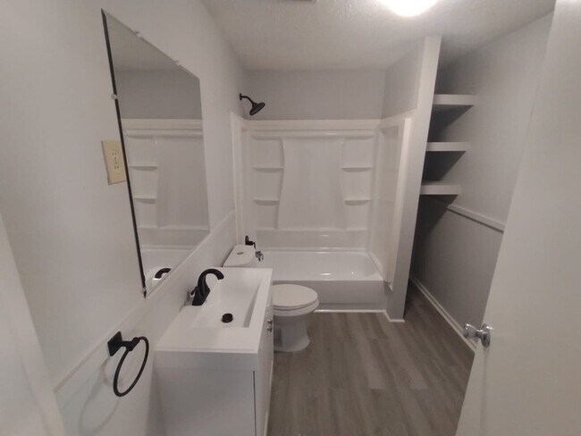 Foto del edificio - 1340 Ida St