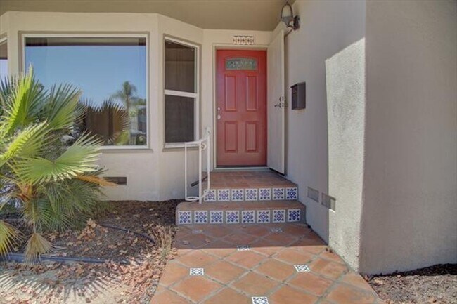 Foto del edificio - Stunning single-story corner lot home within walking distance of SDSU.
