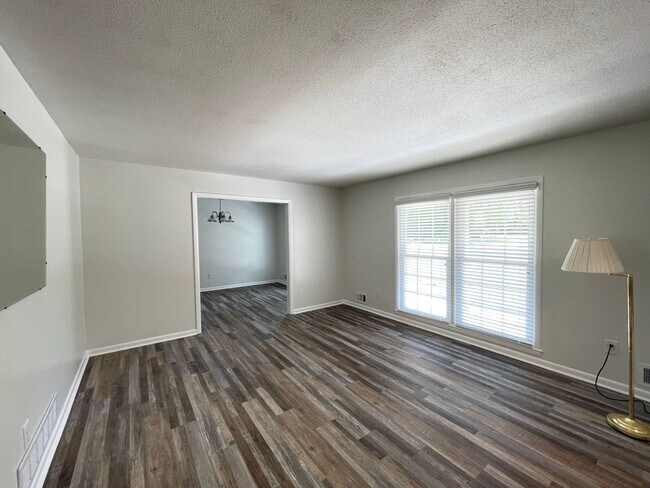 Foto del edificio - Three Bedroom Ranch in West Athens