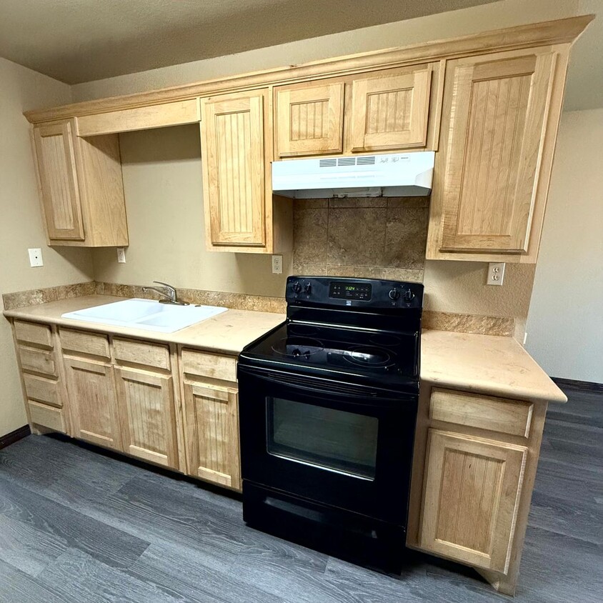 Primary Photo - $500 Off 1st Full Month!* All Utilities In...
