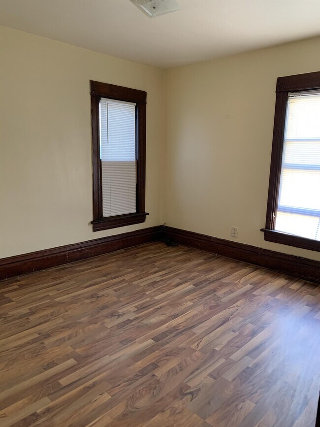 Building Photo - 314 1/2 E Mullan Ave