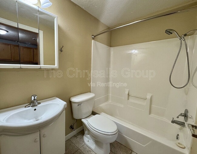 Foto del edificio - 704 W Superior St